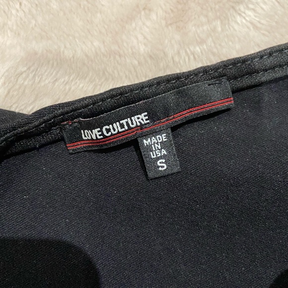 Small fitted black dress asymmetrical hem - Picture 3 of 3